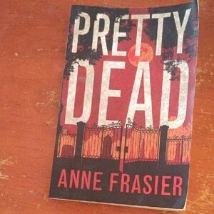 Pretty Dead by Anne Frasier - Red Cover